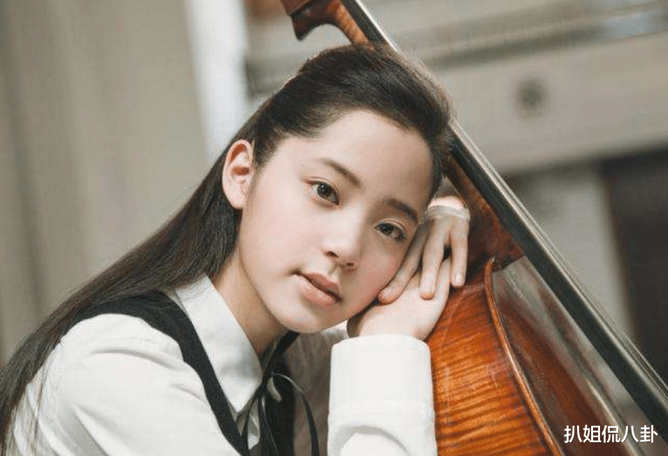 欧阳娜娜|那个全网女孩都想活成她的欧阳娜娜,说白了也是一个悲剧性人物