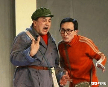 黄宏|24次荣登春晚,60岁靠人搀扶走路,职务被免后,黄宏现状令人堪忧