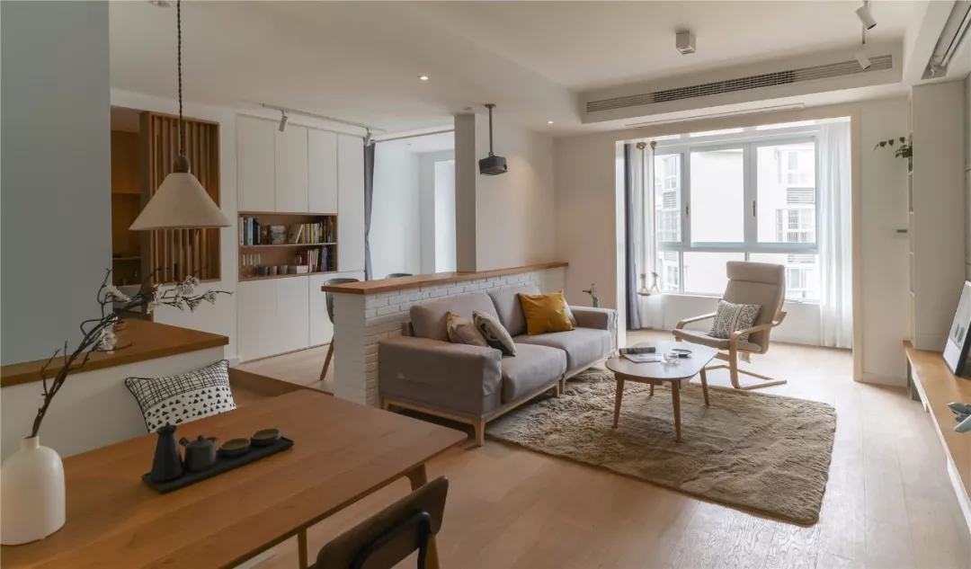 『』94平北欧，沙发墙改成小吧台，衣帽间装黑框推拉门，通透实用！