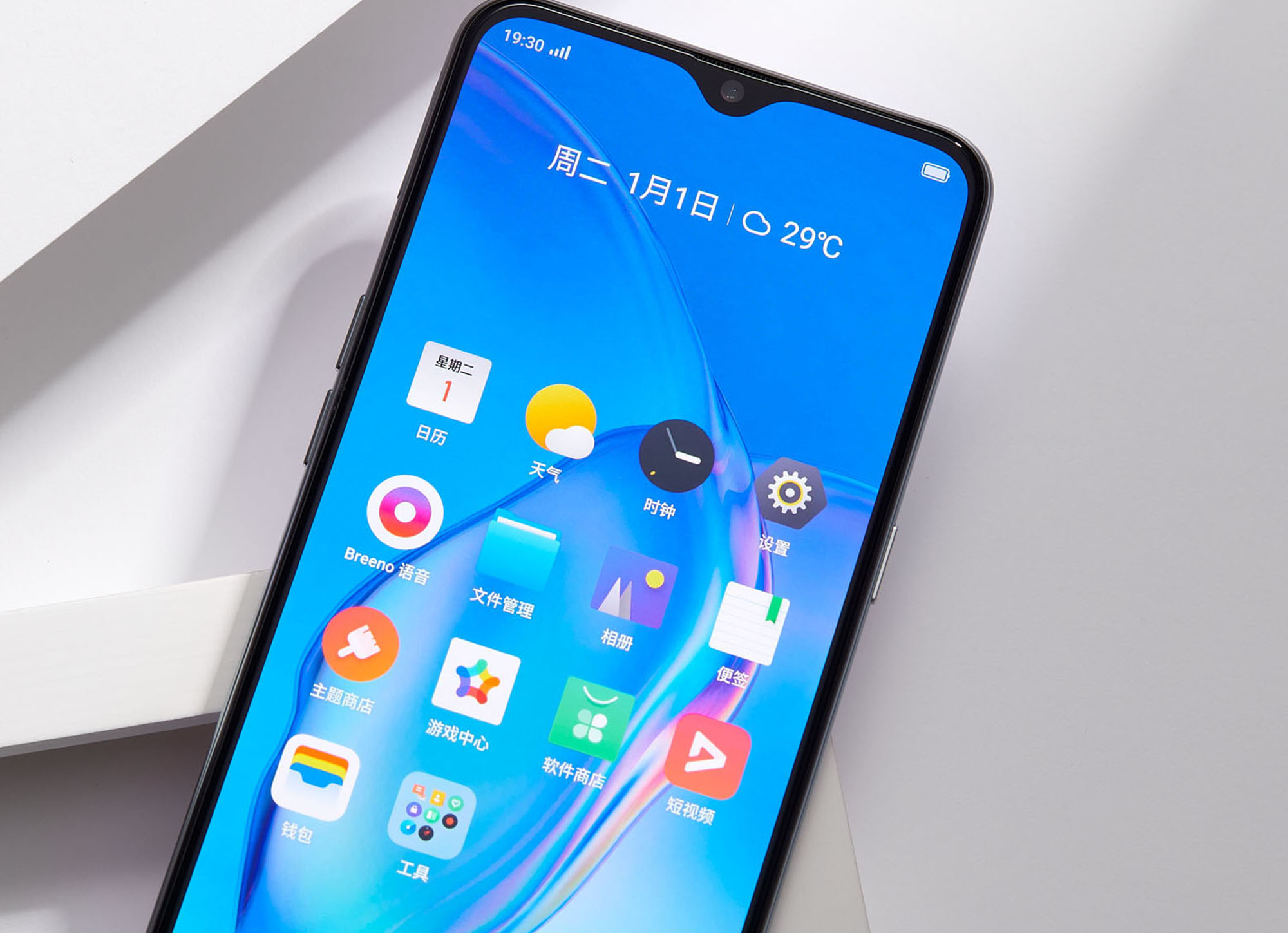 「realme X」从1899降至1299，8+128GB大内存千元机，还有NFC和30W快充