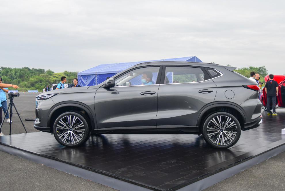 长安汽车|长安亮出“提速王”，入门有180PS，7.8S破百，价格亲民