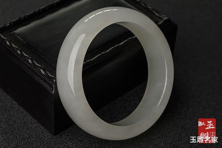 「」和田玉的手镯价格贵不贵？和田玉的手镯价格是多少