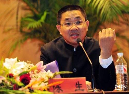 富豪过年拿出2个亿盖别墅，免费送给村民，结果却一套也送不出去