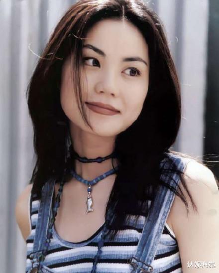 五条人|51岁王菲活得洒脱，现身音乐节蹦迪玩到嗨，却犯了常人都会犯的错