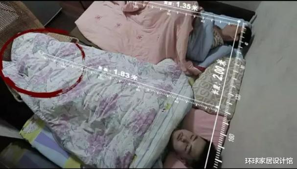 上海38㎡老房，再婚儿子和儿媳睡大房，让爷爷奶奶和孙子拼床睡！