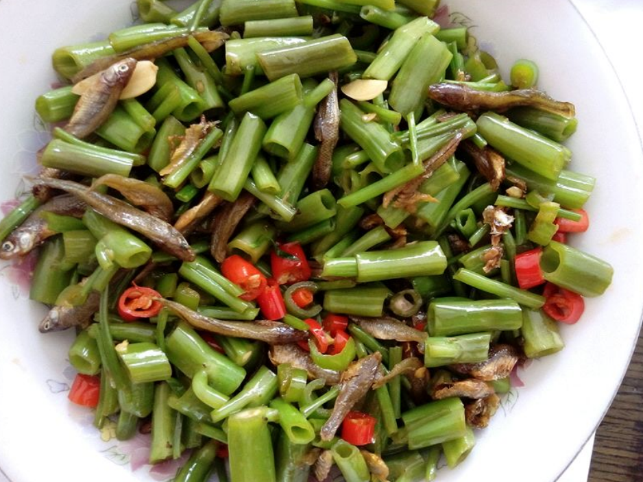 食材@天热别错过这菜，每天炒一盘，解油腻，补钙质，孩子长个头！