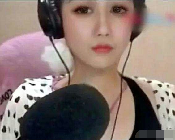 乔碧萝殿下|又一个忘记开美颜的网络主播？网友：男版乔碧萝？