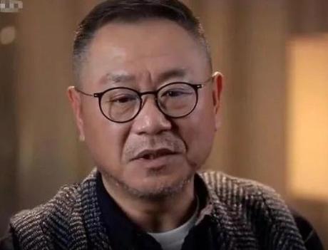 贾玲|春晚《卖拐》1个失误，范伟留一生阴影，赵本山：我平不了那坑