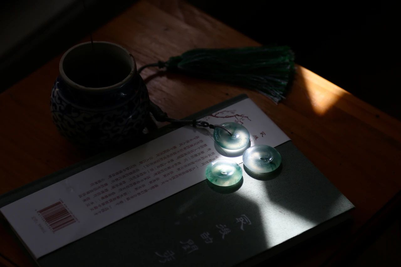 |那些看了心都能融化的精品翡翠原来是这样来的！