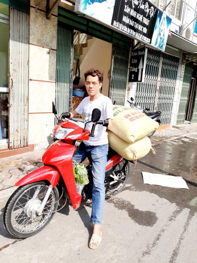 睹图|失去双臂男子通过努力当上老板，如今还娶了小自己11岁的妻子