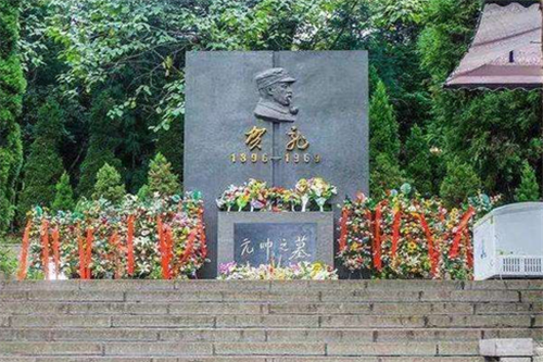 八宝山|八宝山有何特殊？为何很多名人都想葬入八宝山？你看81号墓主是谁