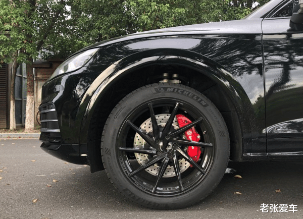 奥迪Q5|从38万跌到30万，上市终被捧红，上个月卖出18011辆，比宝马X3要火