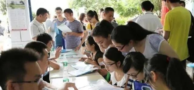 大学|大学相对“烧钱”的4类专业，普通家庭学生尽量别报，经济压力大