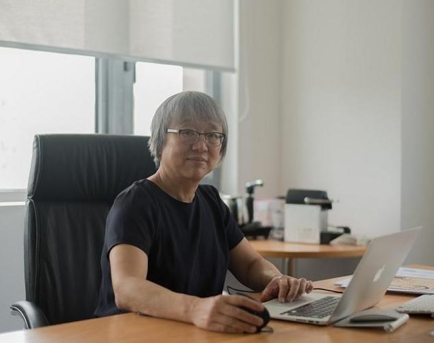 高考状元▲中国高考状元，赴美留学却一去不回，为何现在她三天两头回来？