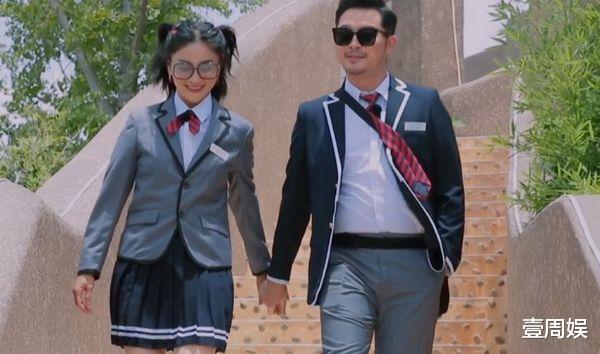 吉娜·爱丽丝|同样是穿校服，蔡少芬年轻10岁，吉娜宛如少女，只有她最真实！