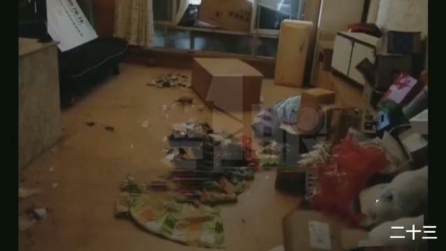 ##租客不辞而别，女房东收房被气炸：房子被哈士奇“拆家”，墙都要垮了！