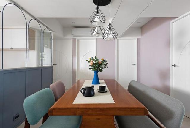 衣帽间|她家130㎡效果和豪华不沾边，却一进门就把人迷住，全屋干净整洁！