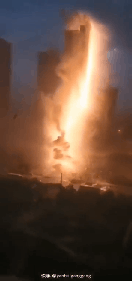 闪爆|今晚刷爆沈阳人朋友圈的“闪爆”视频，到底咋回事？