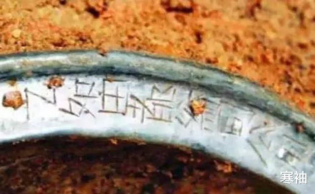 遵义@意外发现的千年之墓，埋藏着一口纯金棺材，连用的钉子都是纯金的