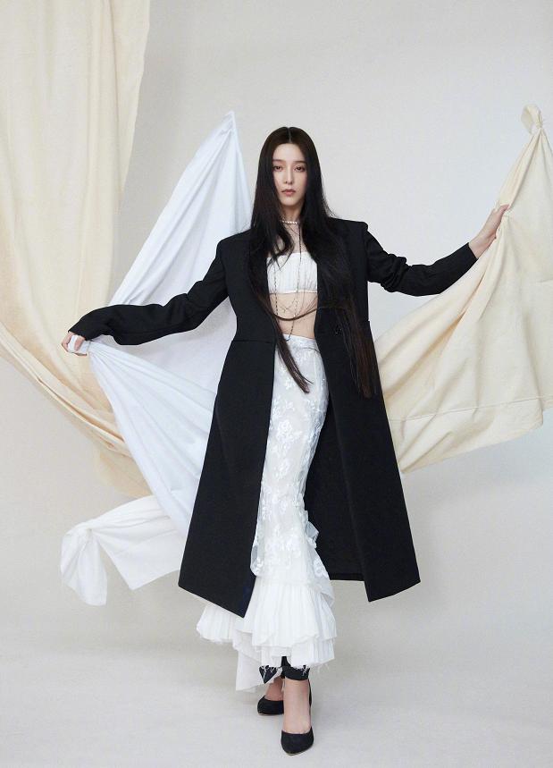 #范冰冰#范冰冰复出首登国内杂志！瘦成麻杆人太惊艳，妲己眼神邪魅太勾人