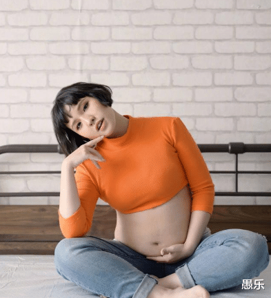 李亚男|李亚男拍孕期大片被质疑保守？不如安以轩开放，但比唐嫣有诚意