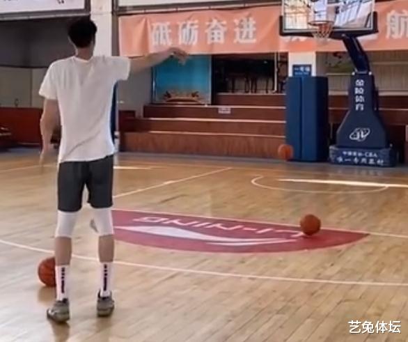 「周琦」球星进NBA前后的变化，詹姆斯库里的变化，周琦的变化，差距令人深思