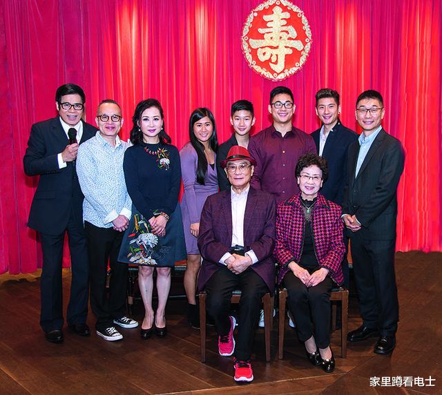 谭炳文|送儿子出国却阻止女儿追梦，86岁香港老戏骨无法行走，现靠女儿照顾