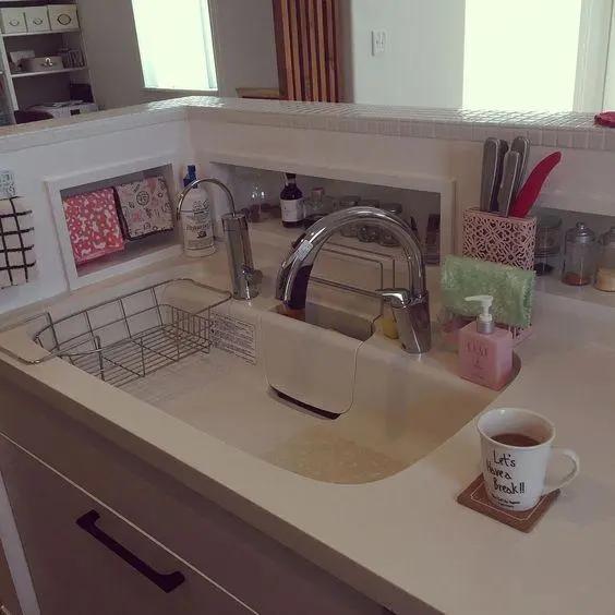 『』瓶瓶罐罐不放柜子，加高灶台20公分收纳，老婆太聪明了拿取还方便