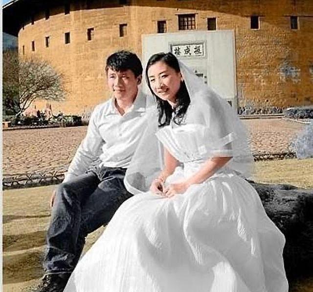 何雯娜▲何雯娜婚后从小户型搬豪宅,遇婆媳矛盾洒泪,老公调和显露高情商