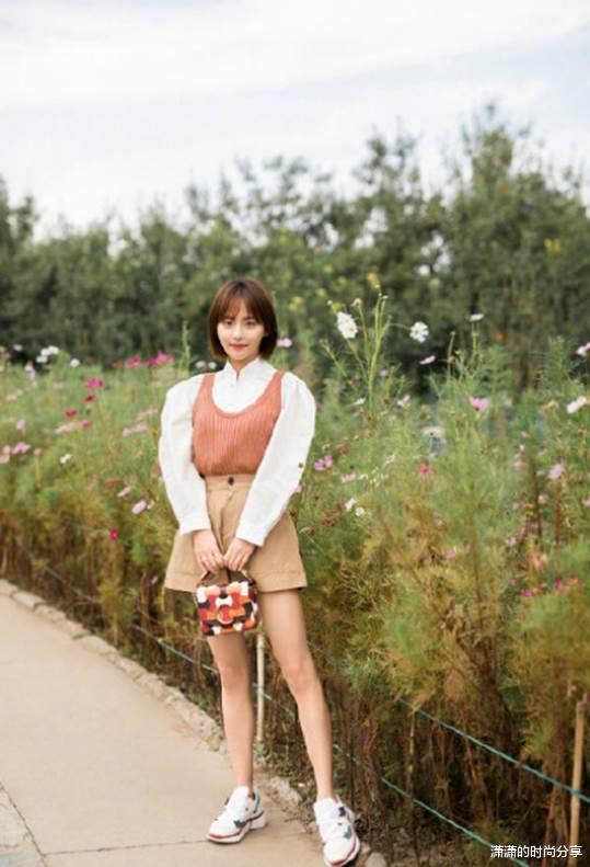 『发型』张嘉倪还有“两幅面孔”呢？丸子头造型很淑女，齐刘海发型又天真