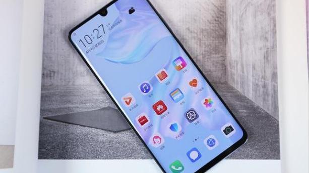 华为荣耀@看似便宜，其实鸡肋！3款华为手机不建议下手，别被降价蒙蔽双眼