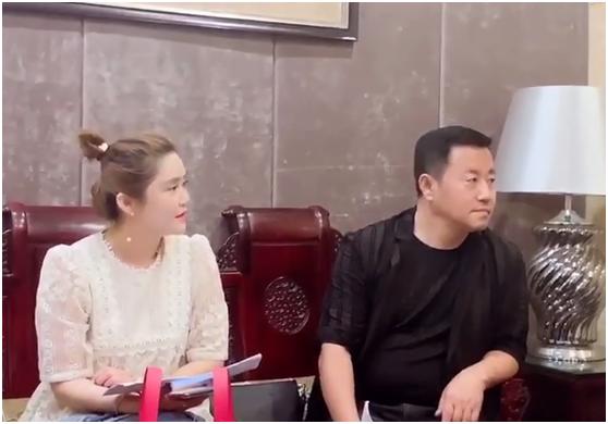 王小宝|赵本山徒弟王长贵晒近况，小19岁娇妻太迷人，豪宅曝光满墙奢侈品