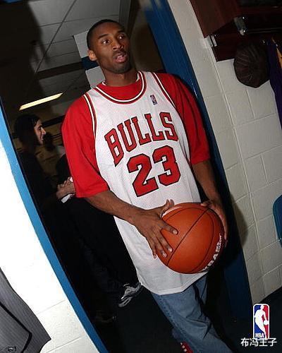 『科比·布莱恩特』科比的交易价值有多高？当年小牛出价2个全明星，也没能打动湖人