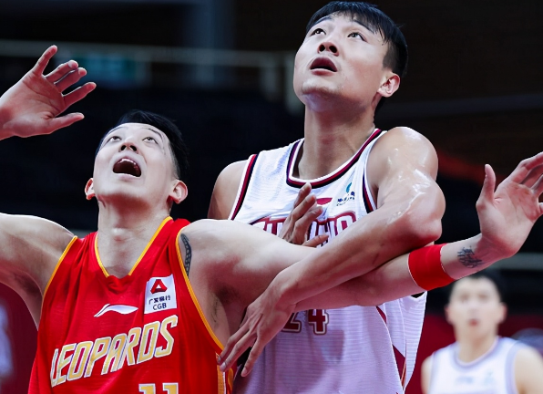 浙江男篮|疯狂！吴前伤退，沈梓捷空砍23+13+4，浙江造17分惨案