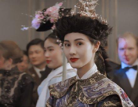 唐嫣■1988年李嘉诚带情妇李嘉欣回家，过后不到24小时原配在家中死亡