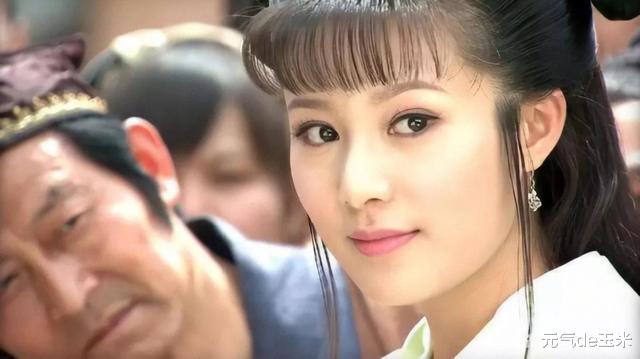 邬靖靖|邬靖靖：出道就被姑父捧红，如今姑父改捧娇妻，她沦落演网剧为生