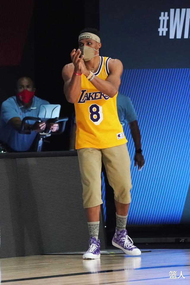 厦门大学|NBA球员上脚：詹姆斯和塔克三双，众球星致敬科比