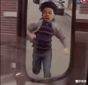 安东尼·戴维斯|好消息，浓眉决定续约！但有1人夺冠瞬间就被湖人抛弃，惨