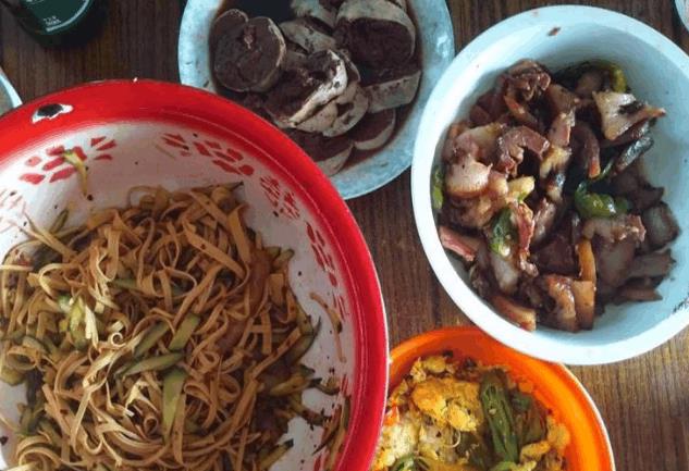 ##第一次去东北同事家吃饭, 同事亲自做了一桌子菜, 我没有动筷子