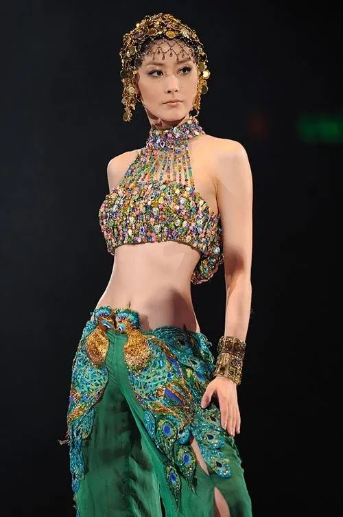 陈慧琳|身家百亿的天后，却骗了孩子10年家里没钱，网友：真的太会玩了