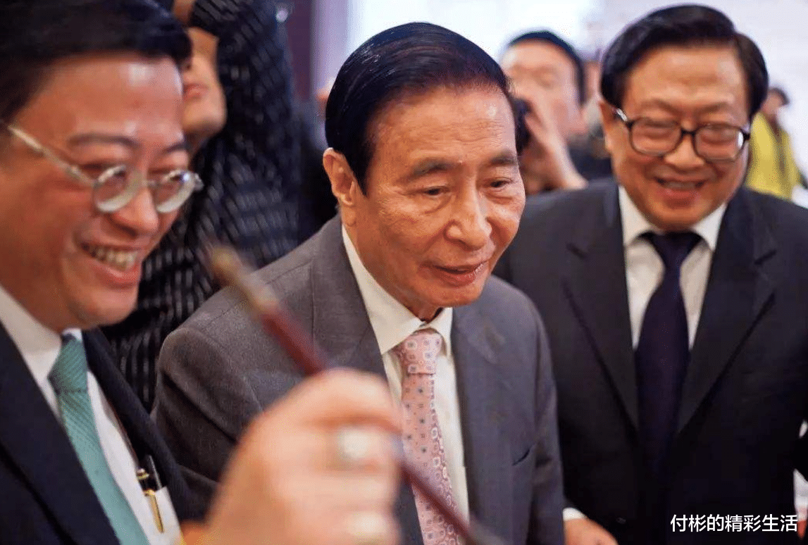 【香港】香港首富给弟弟200亿，弟弟27年未动一分，原因难以理解