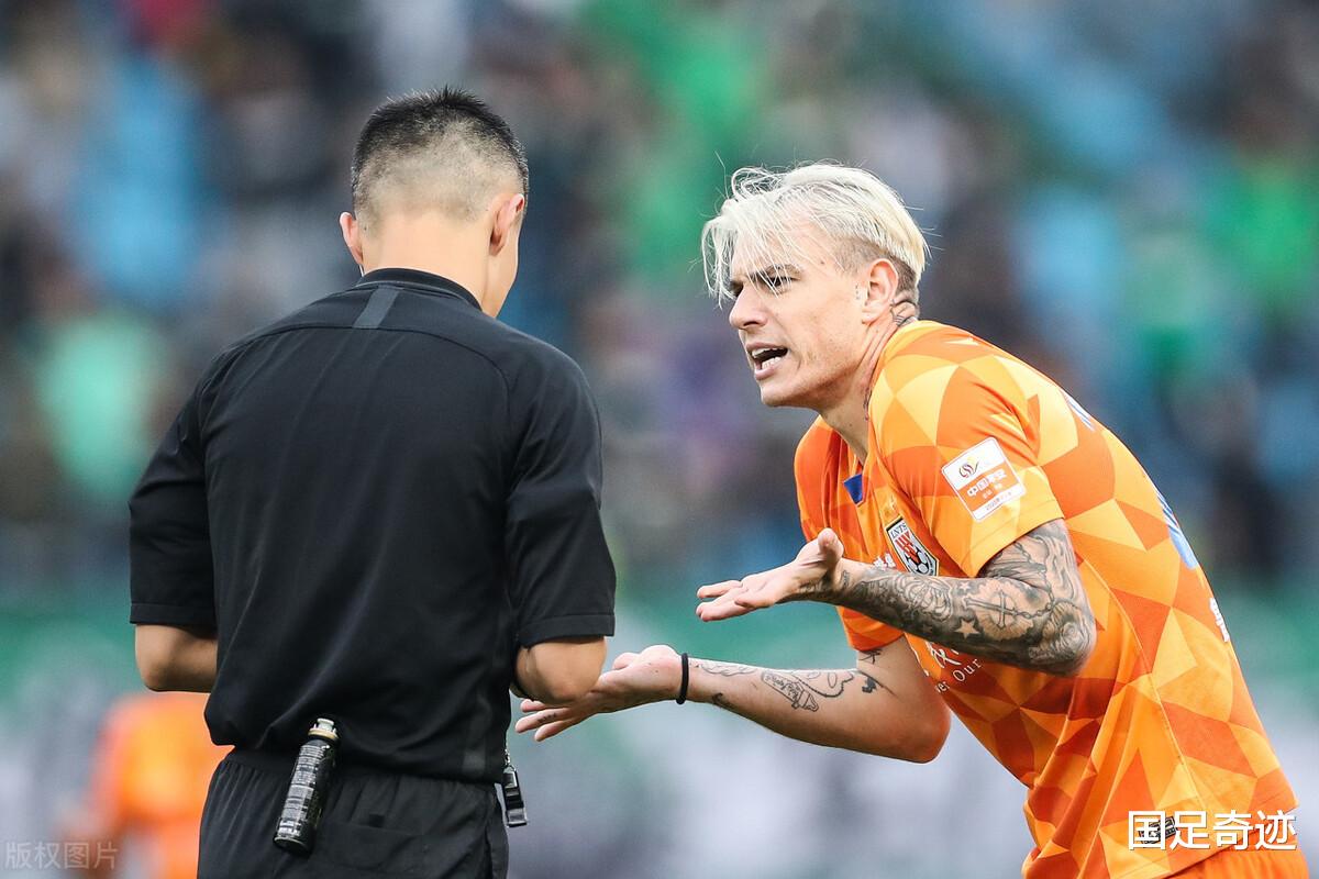 人民日报|人民日报再批中超裁判！直言其表现盖住球员努力，想解决有1办法