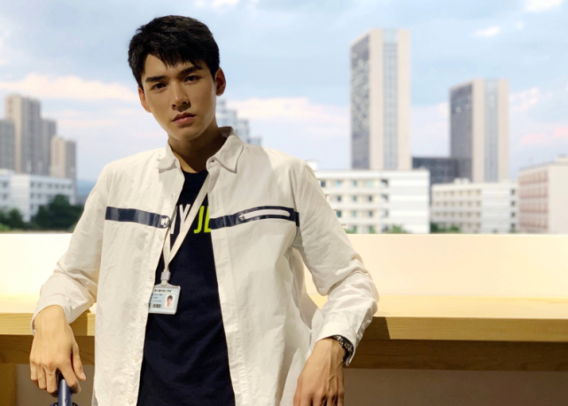 「陈情令」继《陈情令》后又一耽改剧开机，双男主堪比王一博肖战，海报亮了