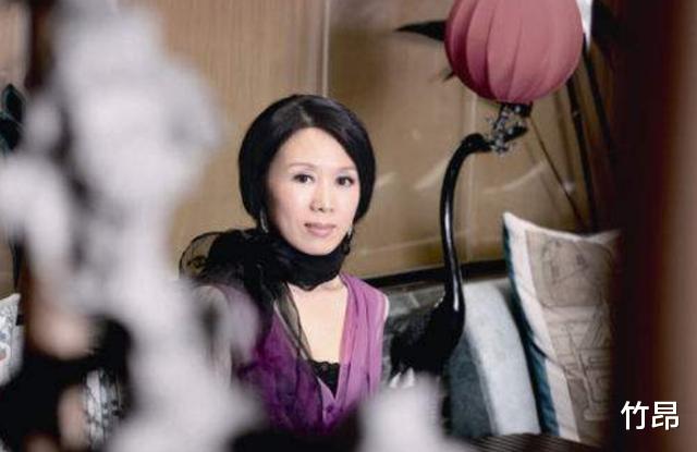 「吴琼」16年前，“黄梅歌王”吴琼嫁给小15岁的老公，而后为何痛苦一生？