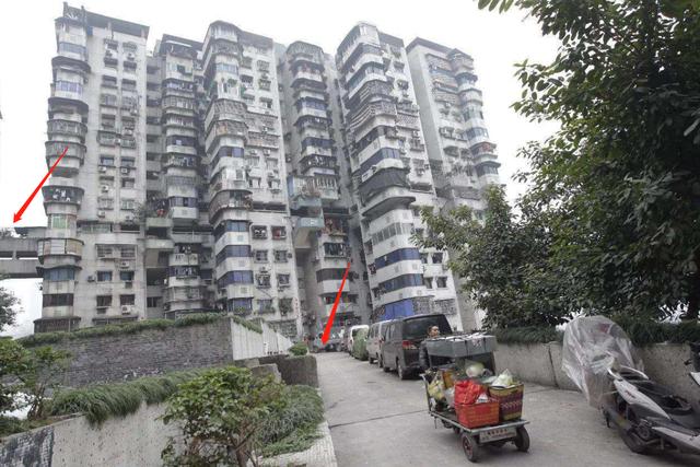 旅游景点|我国最奇葩的小区，高24层却未安装电梯，住户竟毫无怨言