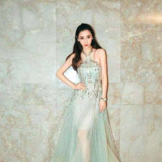 吴京|她片酬超过李连杰和成龙，连走路都要钱？吴京：请不起她