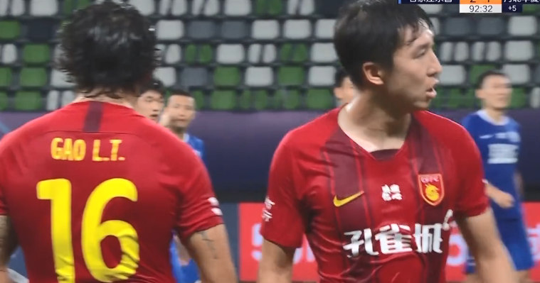 任航|中超又一恶意犯规！前国脚故意打人被红牌罚下，离场时还推了队友