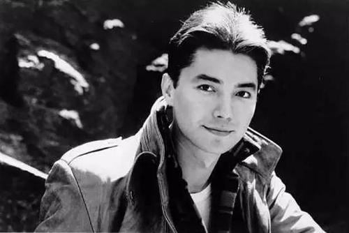 #尊龙#一生坎坷，令林青霞王祖贤着迷的男人，67岁未娶妻只倾心陈冲