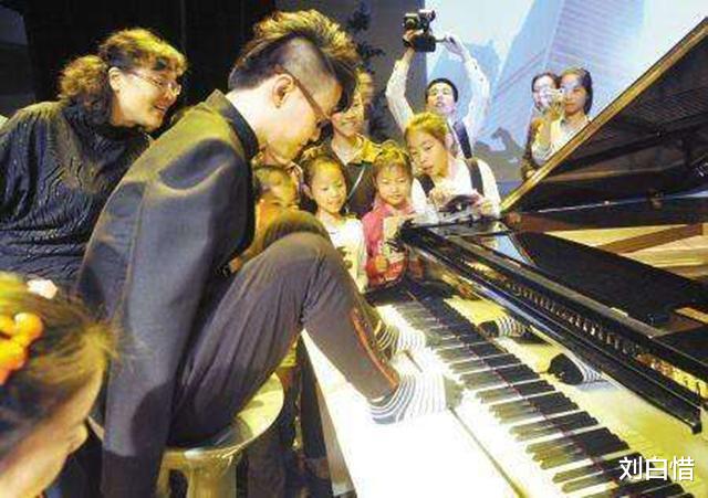 刘伟|断臂钢琴王子：拿过游泳金牌，登过维也纳舞台，今收获完美爱情