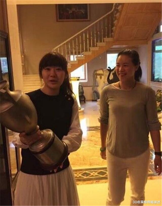 【王楠】王楠豪宅奢华！乒乓室比普通人家客厅还大 还有“球童”捡球